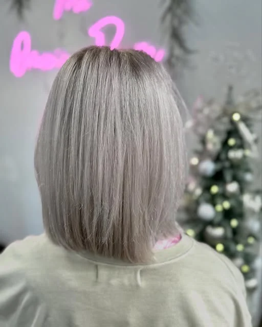 Wavy brunette hair by Tina Redkey